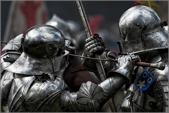 fc0f13baad14e107e8e46b58aee5095b--medieval-armor-swords.jpg