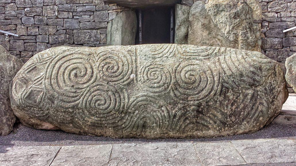 Newgrange_entrance_stone-1030x579.jpg